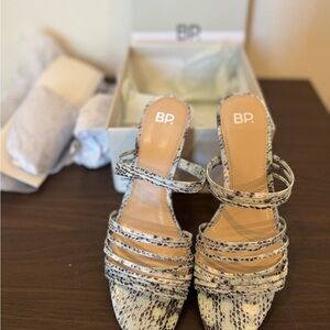 bp Blue and Cream Heels with Elegant Design